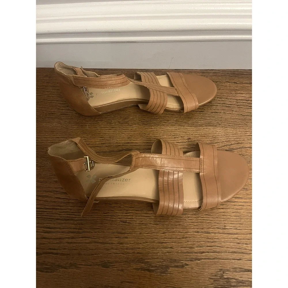 Naturalizer Longing Flat Sandal Brown comfortable & well-cushioned footbed 10W